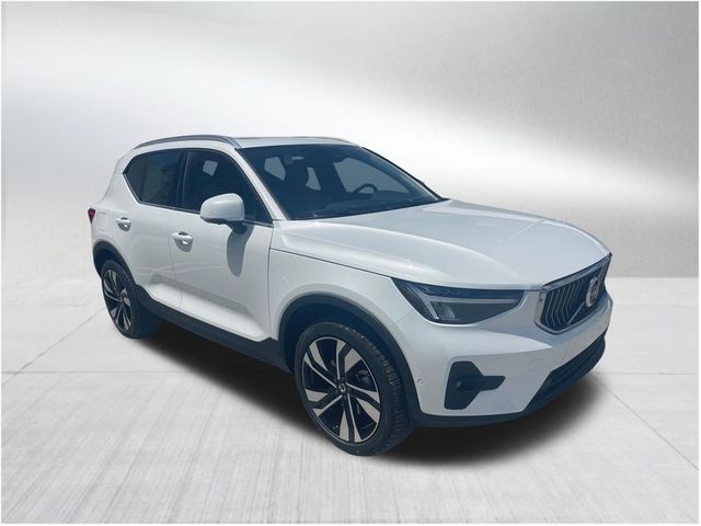 2023 Volvo XC40 Ultimate Bright Theme