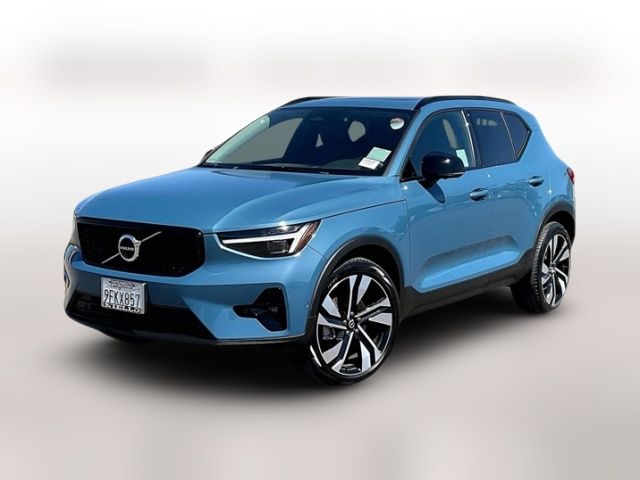 2023 Volvo XC40 Ultimate Dark Theme