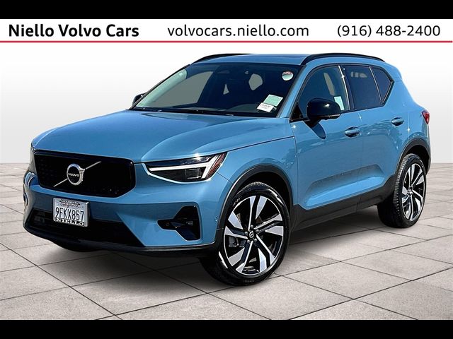 2023 Volvo XC40 Ultimate Dark Theme