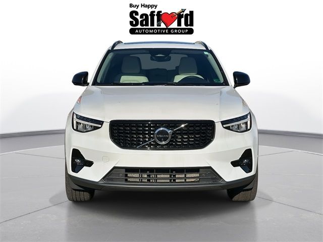 2023 Volvo XC40 Ultimate Dark Theme
