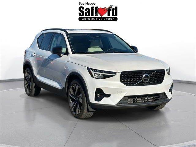 2023 Volvo XC40 Ultimate Dark Theme