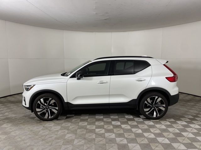 2023 Volvo XC40 Ultimate Dark Theme