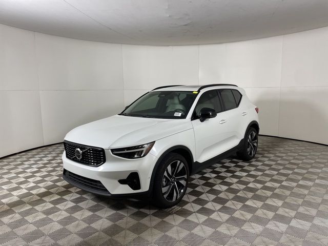 2023 Volvo XC40 Ultimate Dark Theme