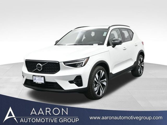 2023 Volvo XC40 Ultimate Dark Theme