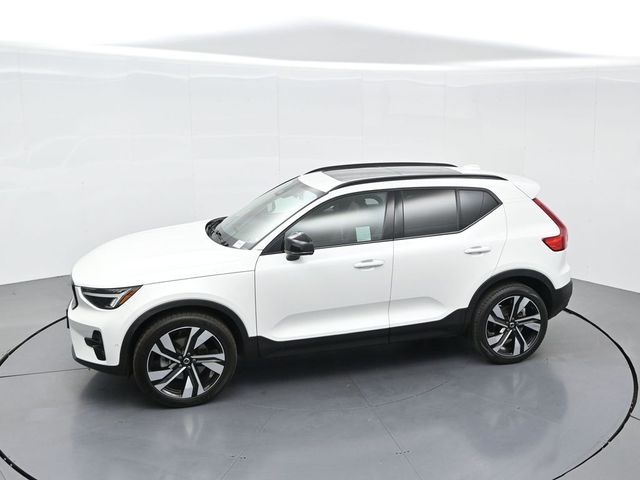 2023 Volvo XC40 Ultimate Dark Theme
