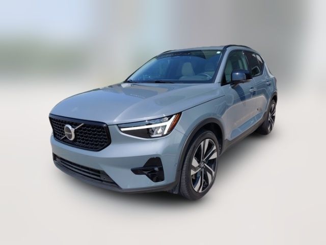 2023 Volvo XC40 Ultimate Dark Theme