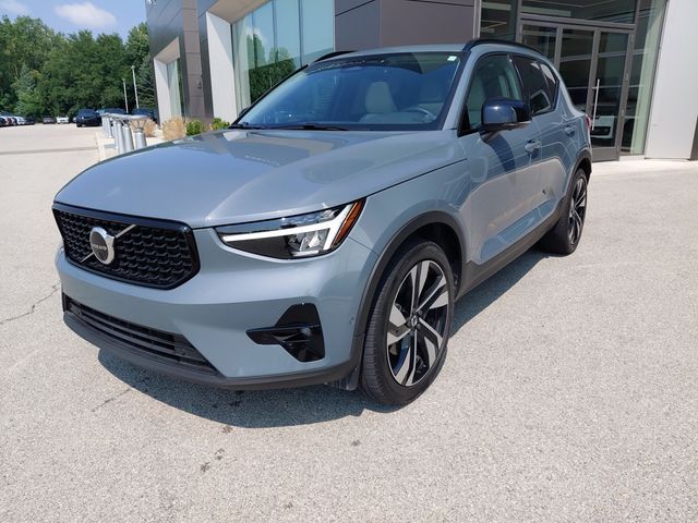 2023 Volvo XC40 Ultimate Dark Theme