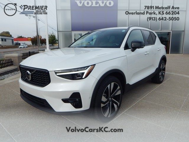 2023 Volvo XC40 Ultimate Dark Theme