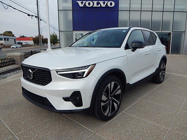 2023 Volvo XC40 Ultimate Dark Theme