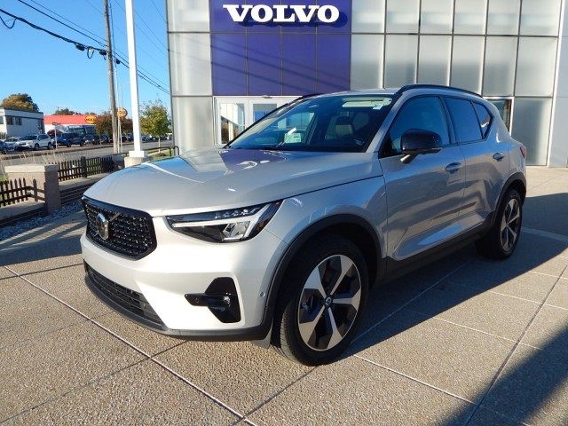 2023 Volvo XC40 Ultimate Dark Theme