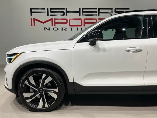 2023 Volvo XC40 Ultimate Dark Theme