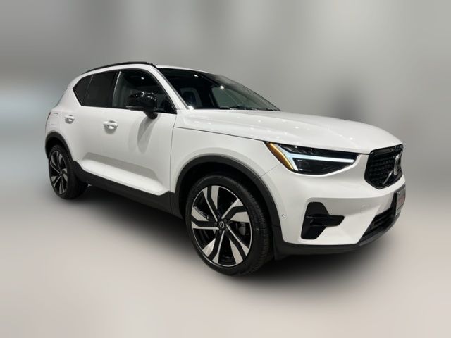 2023 Volvo XC40 Ultimate Dark Theme