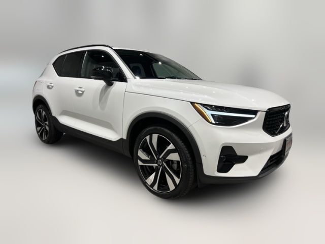 2023 Volvo XC40 Ultimate Dark Theme