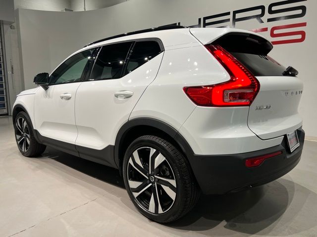 2023 Volvo XC40 Ultimate Dark Theme