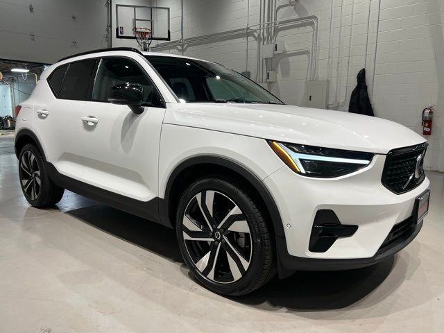 2023 Volvo XC40 Ultimate Dark Theme