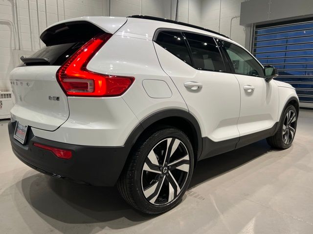 2023 Volvo XC40 Ultimate Dark Theme