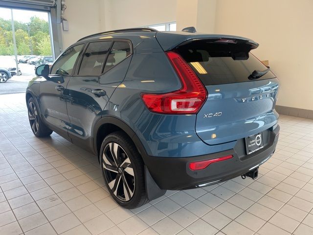 2023 Volvo XC40 Ultimate Dark Theme