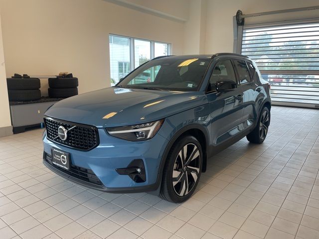 2023 Volvo XC40 Ultimate Dark Theme