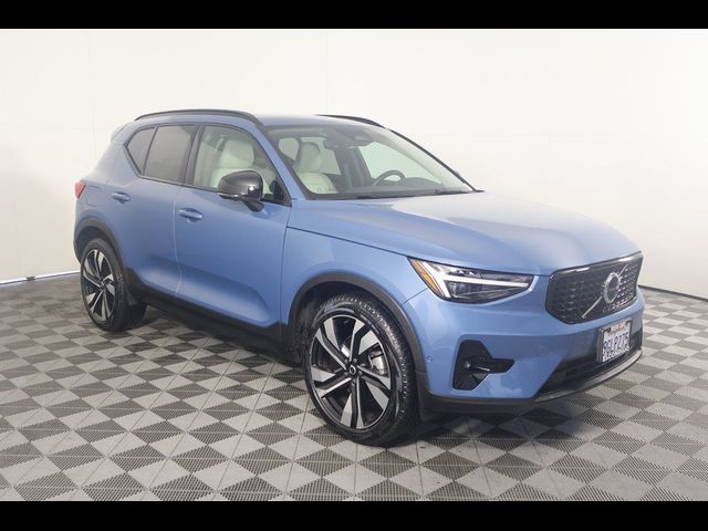2023 Volvo XC40 Ultimate Dark Theme