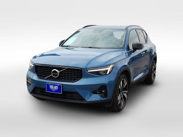 2023 Volvo XC40 Ultimate Dark Theme