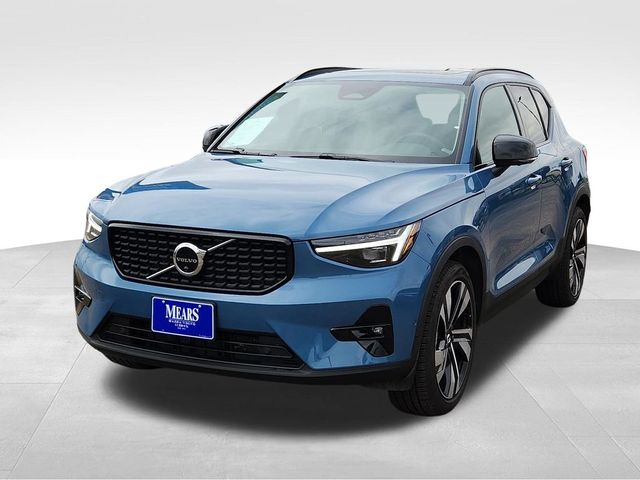 2023 Volvo XC40 Ultimate Dark Theme