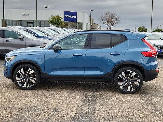 2023 Volvo XC40 Ultimate Dark Theme