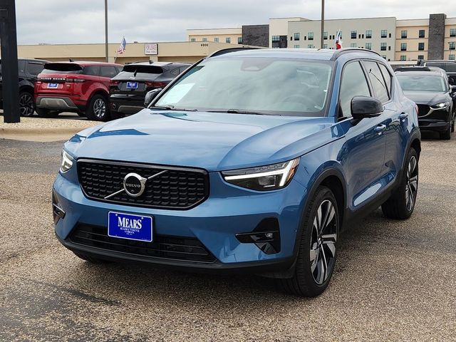 2023 Volvo XC40 Ultimate Dark Theme