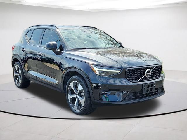 2023 Volvo XC40 Ultimate Dark Theme