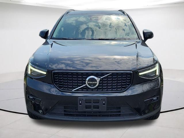 2023 Volvo XC40 Ultimate Dark Theme