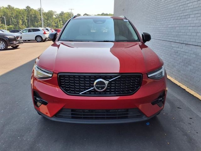 2023 Volvo XC40 Ultimate Dark Theme