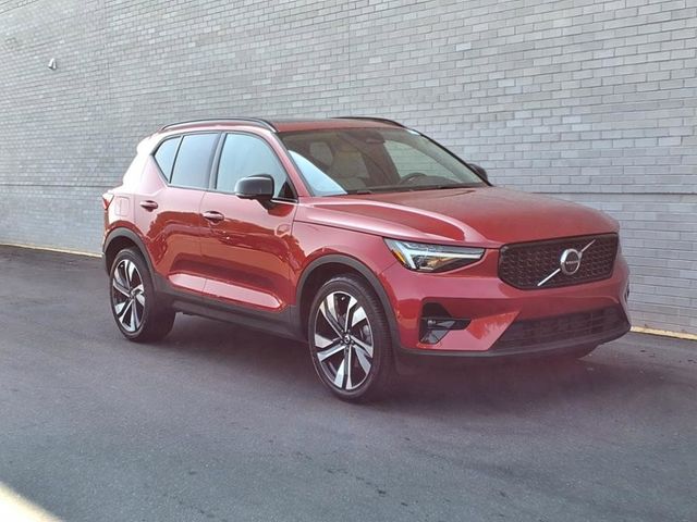 2023 Volvo XC40 Ultimate Dark Theme