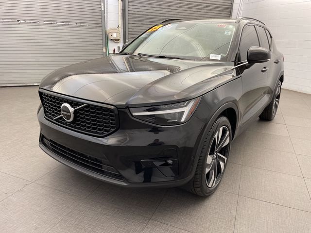 2023 Volvo XC40 Ultimate Dark Theme