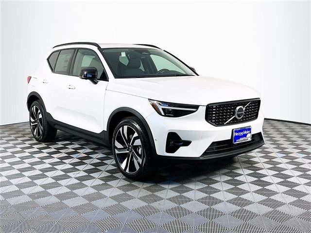 2023 Volvo XC40 Ultimate Dark Theme