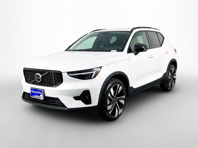 2023 Volvo XC40 Ultimate Dark Theme