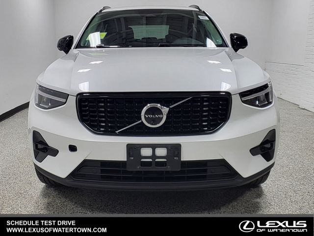 2023 Volvo XC40 Ultimate Dark Theme