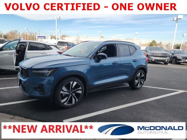 2023 Volvo XC40 Ultimate Dark Theme