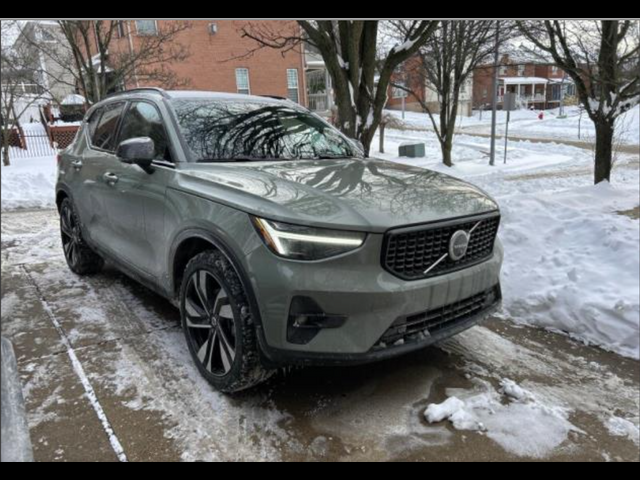 2023 Volvo XC40 Ultimate Dark Theme