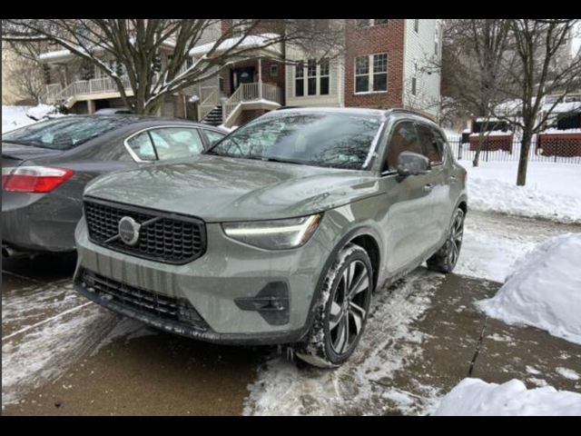 2023 Volvo XC40 Ultimate Dark Theme
