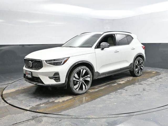 2023 Volvo XC40 Ultimate Dark Theme