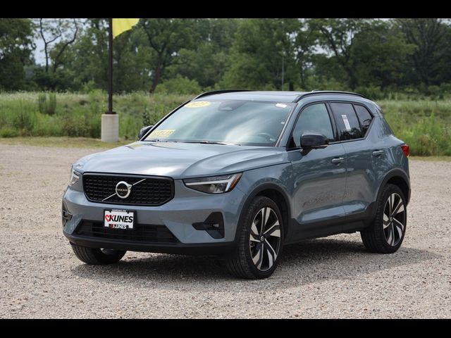 2023 Volvo XC40 Ultimate Dark Theme