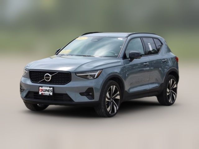 2023 Volvo XC40 Ultimate Dark Theme