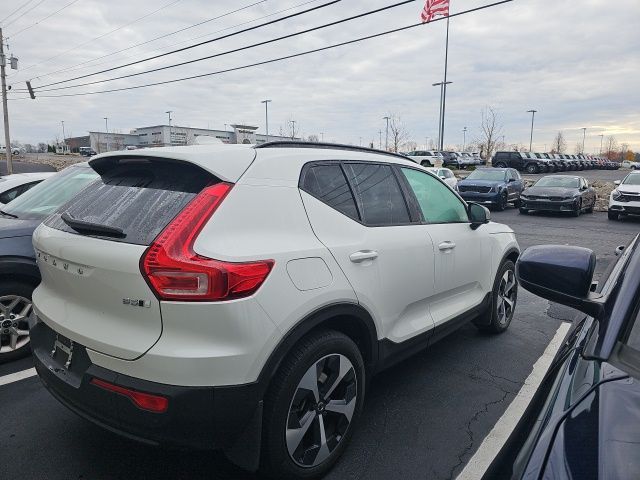 2023 Volvo XC40 Ultimate Dark Theme