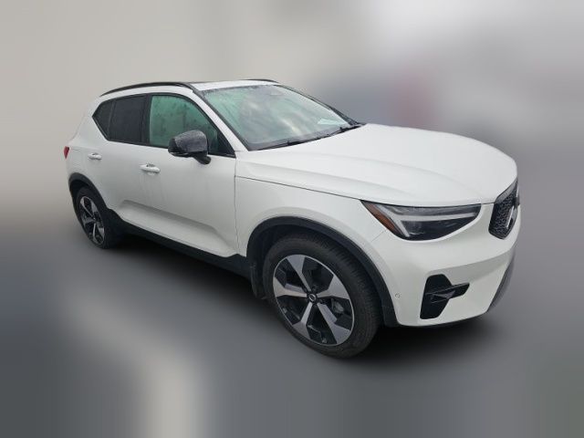 2023 Volvo XC40 Ultimate Dark Theme