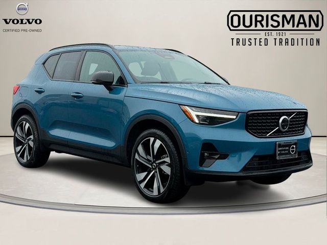 2023 Volvo XC40 Ultimate Dark Theme