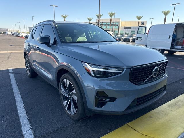 2023 Volvo XC40 Ultimate Dark Theme