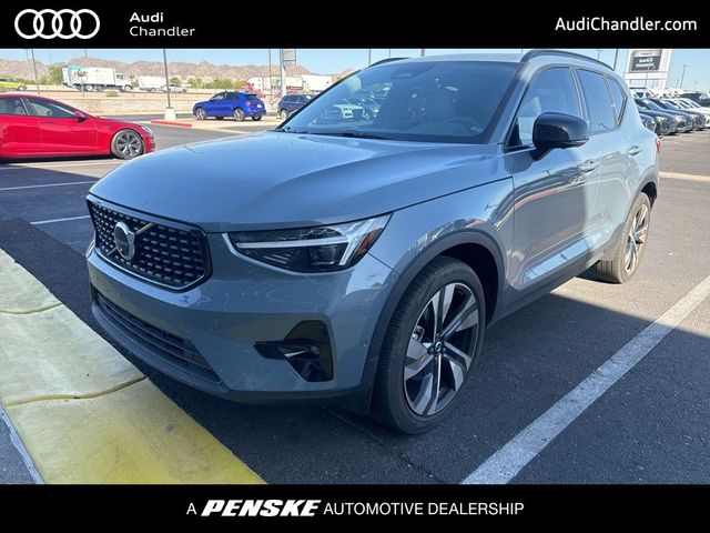 2023 Volvo XC40 Ultimate Dark Theme