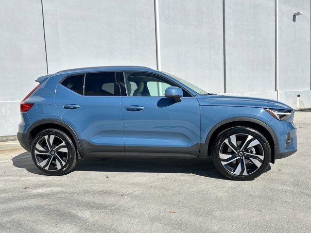 2023 Volvo XC40 Ultimate Bright Theme