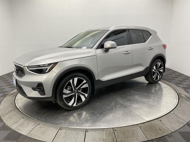 2023 Volvo XC40 Ultimate Bright Theme