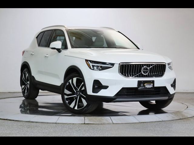 2023 Volvo XC40 Ultimate Bright Theme