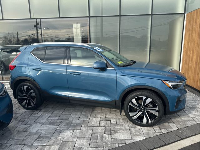 2023 Volvo XC40 Ultimate Bright Theme